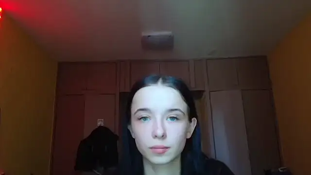 Snapshot of Emilia_Light chatting on April 14, 2026, 8:19 am Emilia Light online show from April 14, 2026, 8:19 am