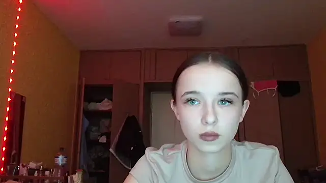 Snapshot of Emilia_Light chatting on May 6, 2026, 8:29 am Emilia Light online show from May 6, 2026, 8:29 am
