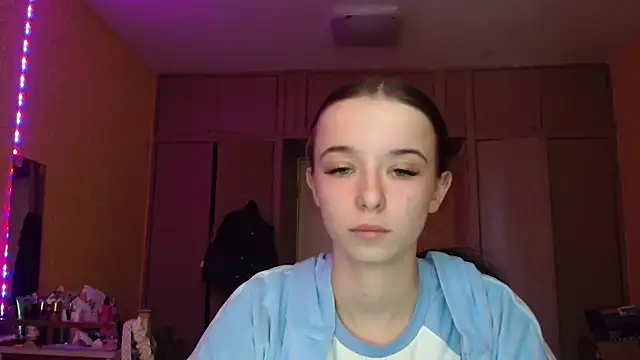 Snapshot of Emilia_Light chatting on April 27, 2026, 7:39 am Emilia Light online show from April 27, 2026, 7:39 am