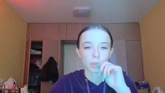Snapshot of Emilia_Light chatting on April 25, 2026, 8:06 am Emilia Light online show from April 25, 2026, 8:06 am