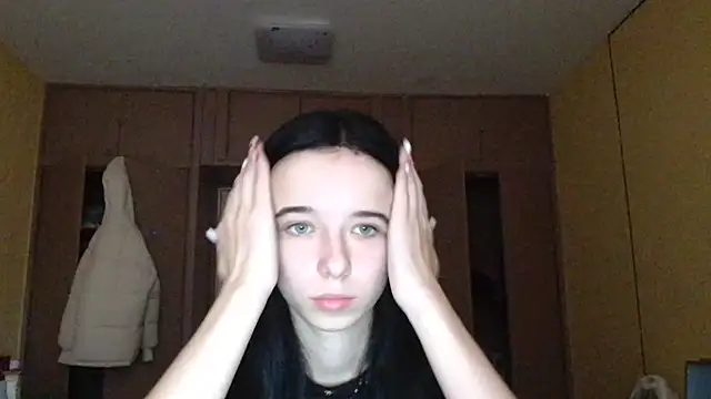 Emilia Light online show from November 3, 2025, 6:51 am