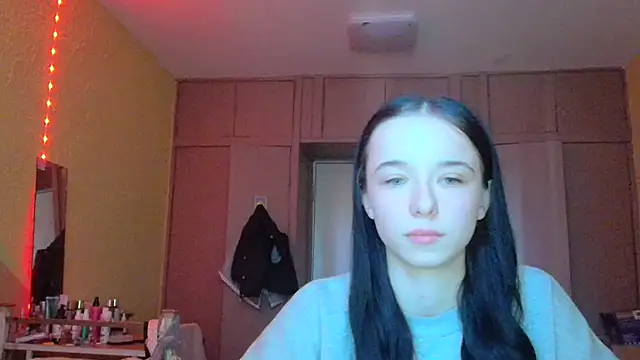 Snapshot of Emilia_Light chatting on April 15, 2026, 5:46 am Emilia Light online show from April 15, 2026, 5:46 am