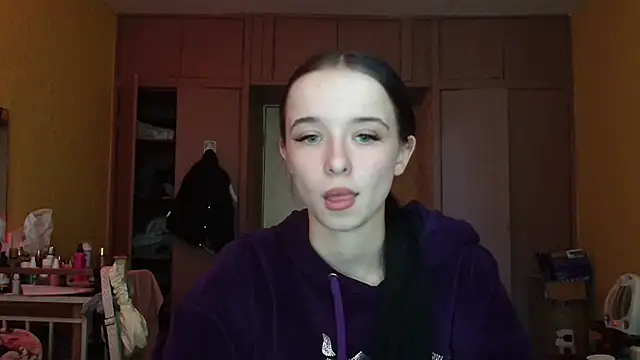 Snapshot of Emilia_Light chatting on April 21, 2026, 1:28 pm Emilia Light online show from April 21, 2026, 1:28 pm