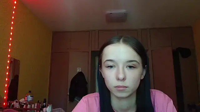 Snapshot of Emilia_Light chatting on May 8, 2026, 9:24 am Emilia Light online show from May 8, 2026, 9:24 am