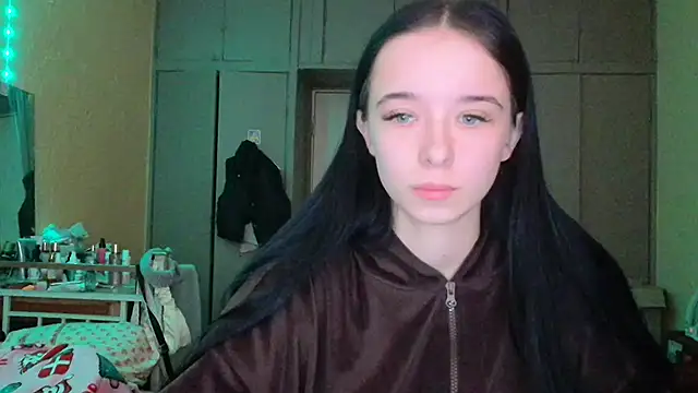 Snapshot of Emilia_Light chatting on March 31, 2026, 8:38 am Emilia Light online show from March 31, 2026, 8:38 am