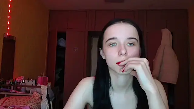 Emilia Light online show from March 1, 2026, 8:58 am