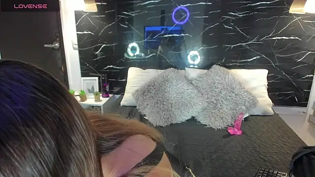 SWEET MEELODY online show from October 18, 2025, 1:18 am