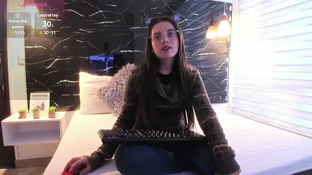 Snapshot of ZOE_LE chatting on October 26, 2025, 11:54 am ZOE LE online show from October 26, 2025, 11:54 am