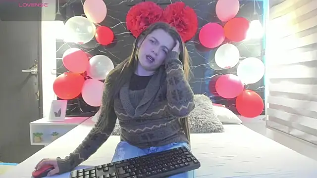 Snapshot of ZOE_LE chatting on February 21, 2026, 11:45 am ZOE LE online show from February 21, 2026, 11:45 am