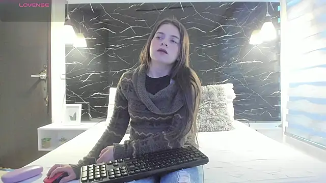 Snapshot of ZOE_LE chatting on February 12, 2026, 11:43 am ZOE LE online show from February 12, 2026, 11:43 am