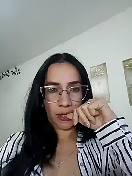 Snapshot of YaraDuartee chatting on December 2, 2025, 12:33 am YaraDuartee online show from December 2, 2025, 12:33 am