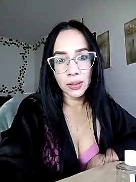 Snapshot of YaraDuartee chatting on October 21, 2025, 8:52 pm YaraDuartee online show from October 21, 2025, 8:52 pm