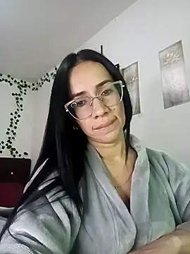 Snapshot of YaraDuartee chatting on December 1, 2025, 1:28 am YaraDuartee online show from December 1, 2025, 1:28 am