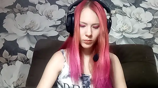 Snapshot of LiaCusson chatting on October 20, 2025, 5:35 pm LiaCusson online show from October 20, 2025, 5:35 pm