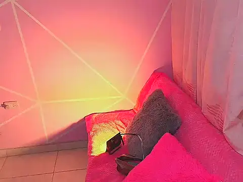 CuteFlame online show from November 21, 2025, 9:36 pm