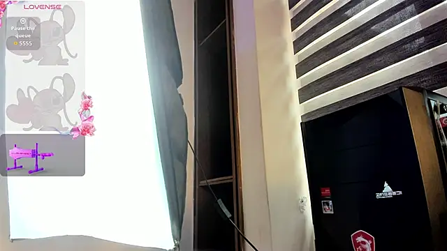 Snapshot of Caroline_Millerr chatting on November 24, 2025, 8:09 pm Caroline Millerr online show from November 24, 2025, 8:09 pm