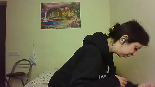 QueenMomyS online show from December 15, 2025, 8:25 pm