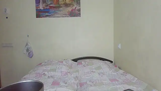 QueenMomyS online show from April 3, 2026, 7:09 pm