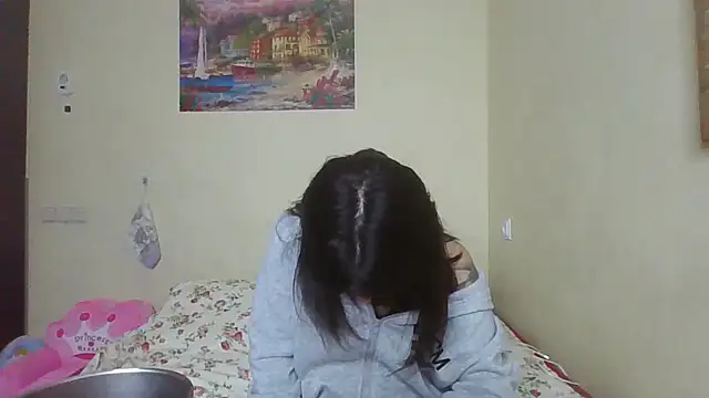 QueenMomyS online show from April 6, 2026, 8:21 pm