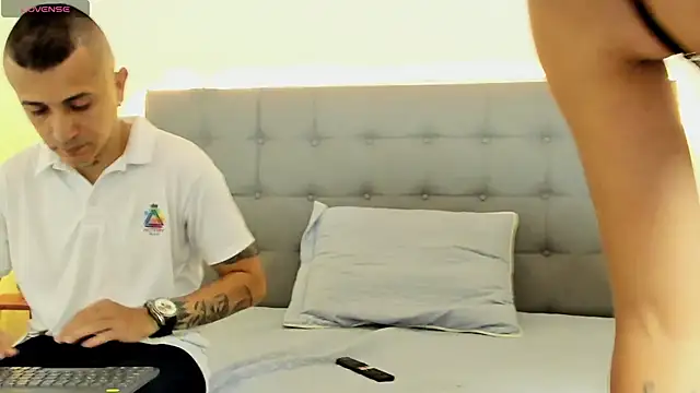 CharlotteAndSimon online show from December 5, 2025, 12:59 pm