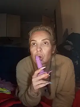 Snapshot of Conny_Shellie chatting on November 25, 2025, 4:24 am Conny Shellie online show from November 25, 2025, 4:24 am