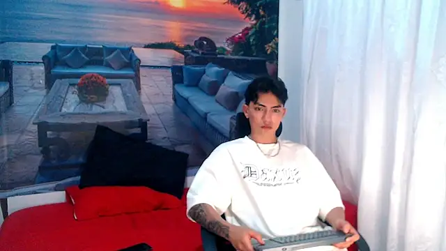 Snapshot of RomeoMillerr chatting on January 7, 2026, 8:36 pm RomeoMillerr online show from January 7, 2026, 8:36 pm