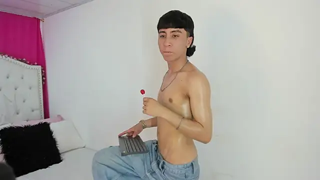 Snapshot of XaanderGrey chatting on November 12, 2025, 7:18 pm XaanderGrey online show from November 12, 2025, 7:18 pm