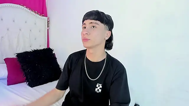 Snapshot of XaanderGrey chatting on December 5, 2025, 7:12 pm XaanderGrey online show from December 5, 2025, 7:12 pm