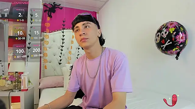 Snapshot of XaanderGrey chatting on October 27, 2025, 7:26 pm XaanderGrey online show from October 27, 2025, 7:26 pm