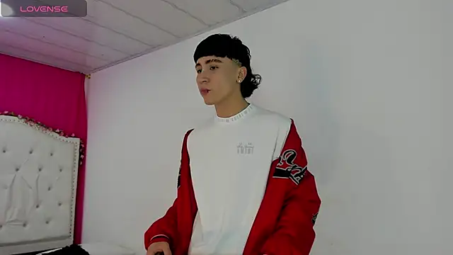 Snapshot of XaanderGrey chatting on November 29, 2025, 7:47 pm XaanderGrey online show from November 29, 2025, 7:47 pm