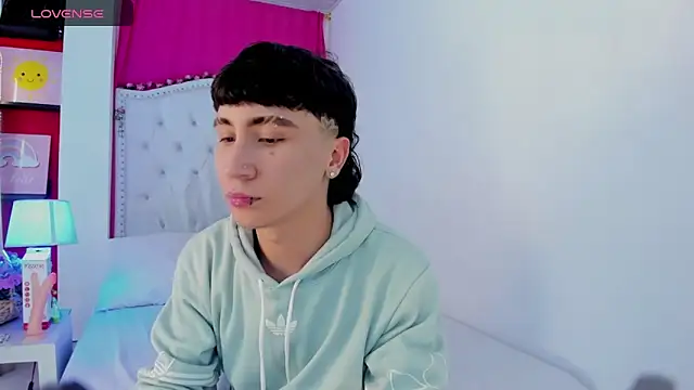 Snapshot of XaanderGrey chatting on November 30, 2025, 7:58 pm XaanderGrey online show from November 30, 2025, 7:58 pm