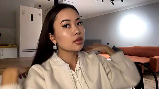 Snapshot of Ur_neighbor_Kira chatting on November 2, 2025, 12:21 pm Ur neighbor Kira online show from November 2, 2025, 12:21 pm