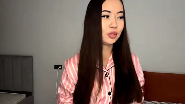 Snapshot of Ur_neighbor_Kira chatting on November 13, 2025, 3:16 pm Ur neighbor Kira online show from November 13, 2025, 3:16 pm