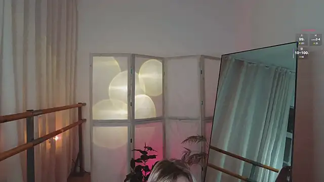 Snapshot of MayWins chatting on November 13, 2025, 9:51 pm MayWins online show from November 13, 2025, 9:51 pm