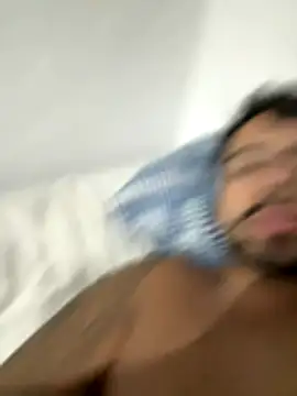 artzin2334 online show from November 10, 2025, 5:45 am