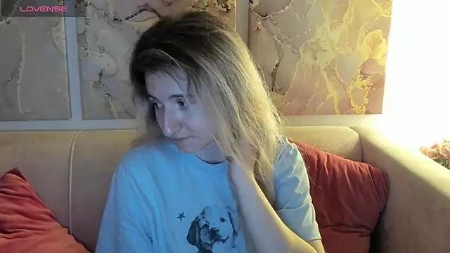 Snapshot of CamillaDreamer chatting on May 2, 2026, 10:48 pm CamillaDreamer online show from May 2, 2026, 10:48 pm