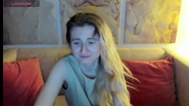 Snapshot of CamillaDreamer chatting on April 19, 2026, 6:10 pm CamillaDreamer online show from April 19, 2026, 6:10 pm