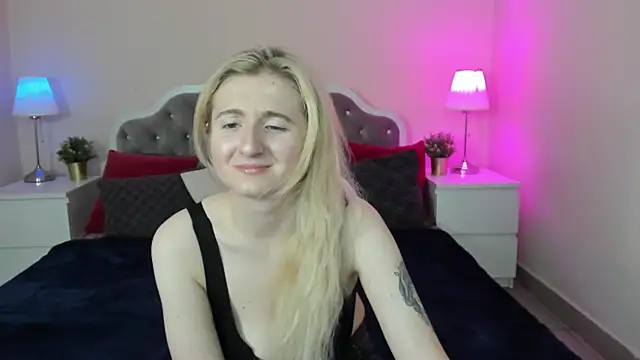 Snapshot of CamillaDreamer chatting on October 11, 2025, 3:46 pm CamillaDreamer online show from October 11, 2025, 3:46 pm