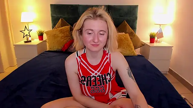 Snapshot of CamillaDreamer chatting on October 18, 2025, 3:14 pm CamillaDreamer online show from October 18, 2025, 3:14 pm