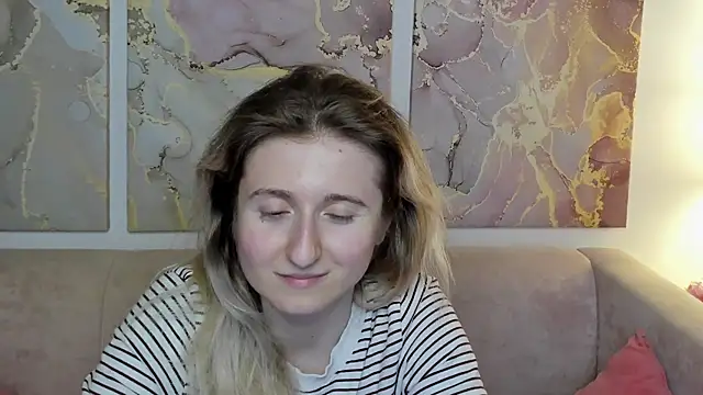 Snapshot of CamillaDreamer chatting on April 30, 2026, 8:57 pm CamillaDreamer online show from April 30, 2026, 8:57 pm