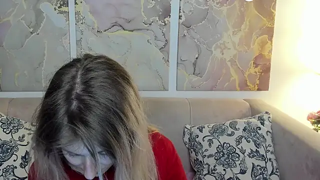 Snapshot of CamillaDreamer chatting on May 19, 2026, 10:39 pm CamillaDreamer online show from May 19, 2026, 10:39 pm