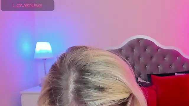 Snapshot of CamillaDreamer chatting on November 29, 2025, 7:14 pm CamillaDreamer online show from November 29, 2025, 7:14 pm