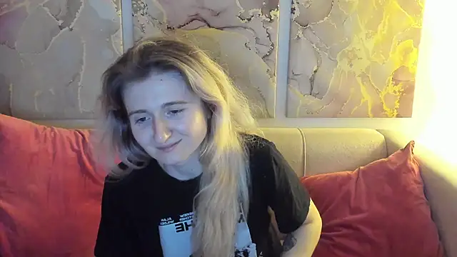Snapshot of CamillaDreamer chatting on April 17, 2026, 5:16 pm CamillaDreamer online show from April 17, 2026, 5:16 pm