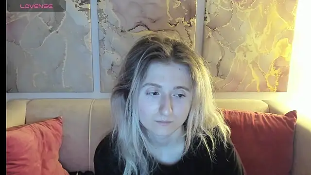 Snapshot of CamillaDreamer chatting on April 22, 2026, 12:39 am CamillaDreamer online show from April 22, 2026, 12:39 am