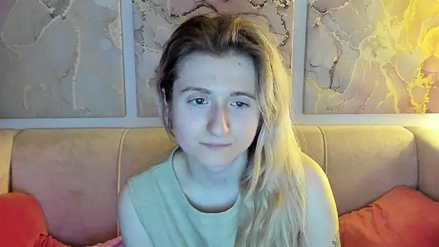 Snapshot of CamillaDreamer chatting on April 18, 2026, 11:38 pm CamillaDreamer online show from April 18, 2026, 11:38 pm
