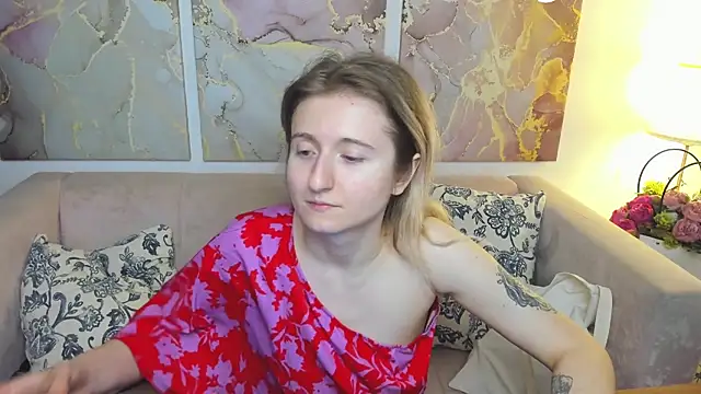 Snapshot of CamillaDreamer chatting on June 1, 2026, 6:40 pm CamillaDreamer online show from June 1, 2026, 6:40 pm
