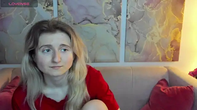 Snapshot of CamillaDreamer chatting on April 18, 2026, 5:21 am CamillaDreamer online show from April 18, 2026, 5:21 am