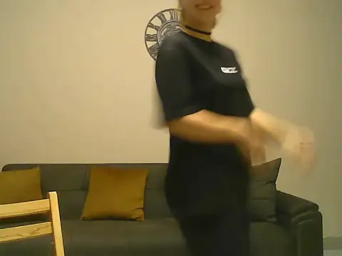 Snapshot of Sweet00Fox chatting on November 2, 2025, 5:29 pm Sweet00Fox online show from November 2, 2025, 5:29 pm