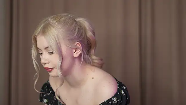 Snapshot of AshleyNikoo chatting on November 21, 2025, 3:44 pm AshleyNikoo online show from November 21, 2025, 3:44 pm