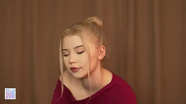 Snapshot of AshleyNikoo chatting on November 22, 2025, 4:28 pm AshleyNikoo online show from November 22, 2025, 4:28 pm